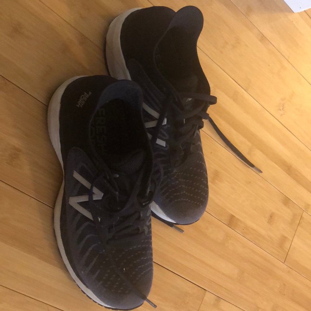 Black new balance 860v11